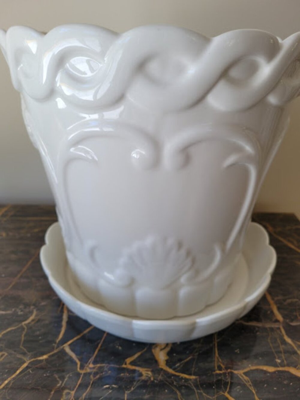 Ceramic Planter with separate scalloped dish